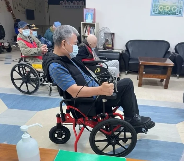 Read more about the article 引進輪椅腳踏車 板橋榮家長輩復健運動更見效