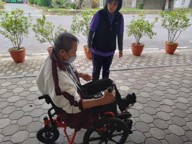 Read more about the article 如是社會福利公益信託基金捐贈馬蘭榮家腳踏式輪椅    造福住民長者